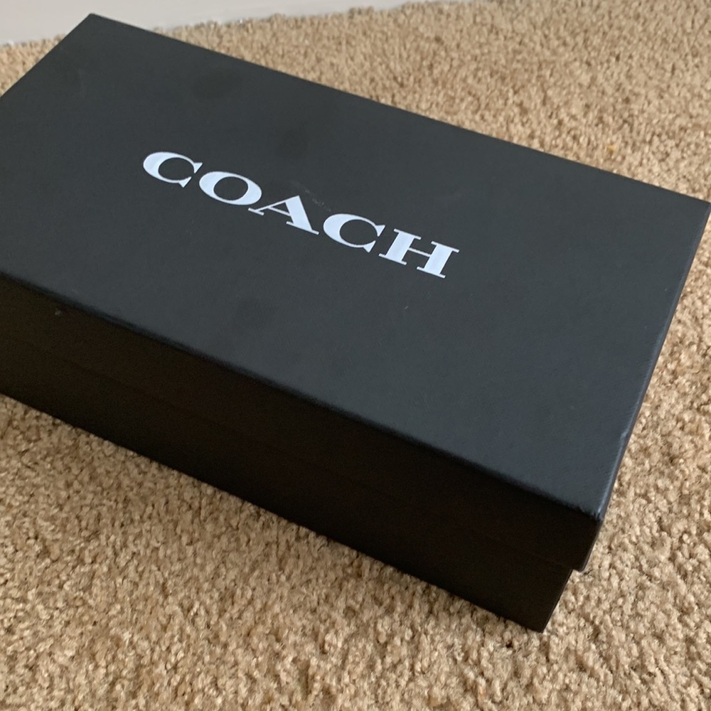 Coach - Picture 7 of 8